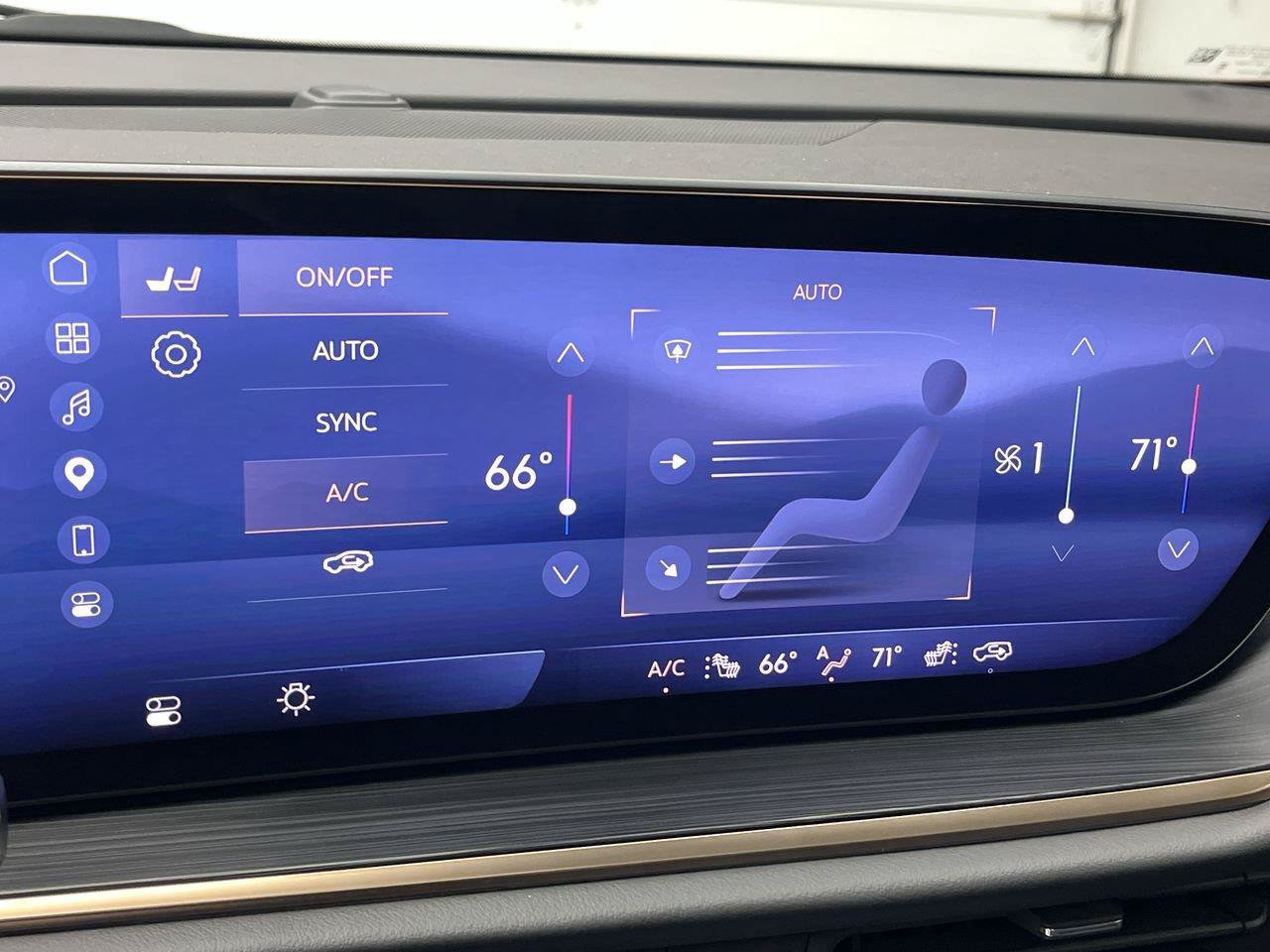 Certified 2024 Buick Envision Avenir AWD/4WD image 21