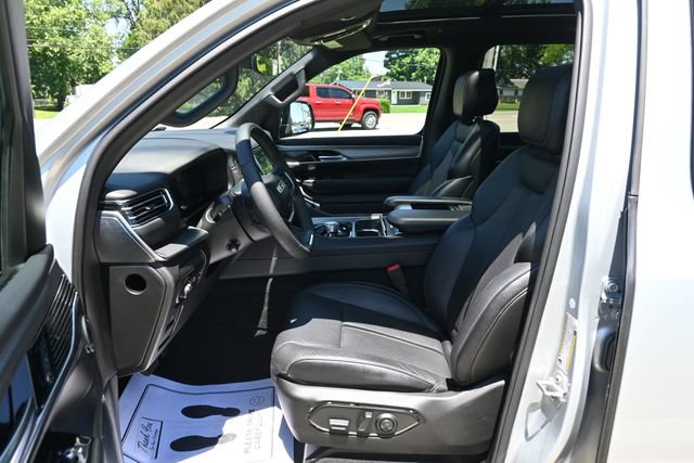 Used 2024 Jeep Wagoneer Series II AWD/4WD image 29