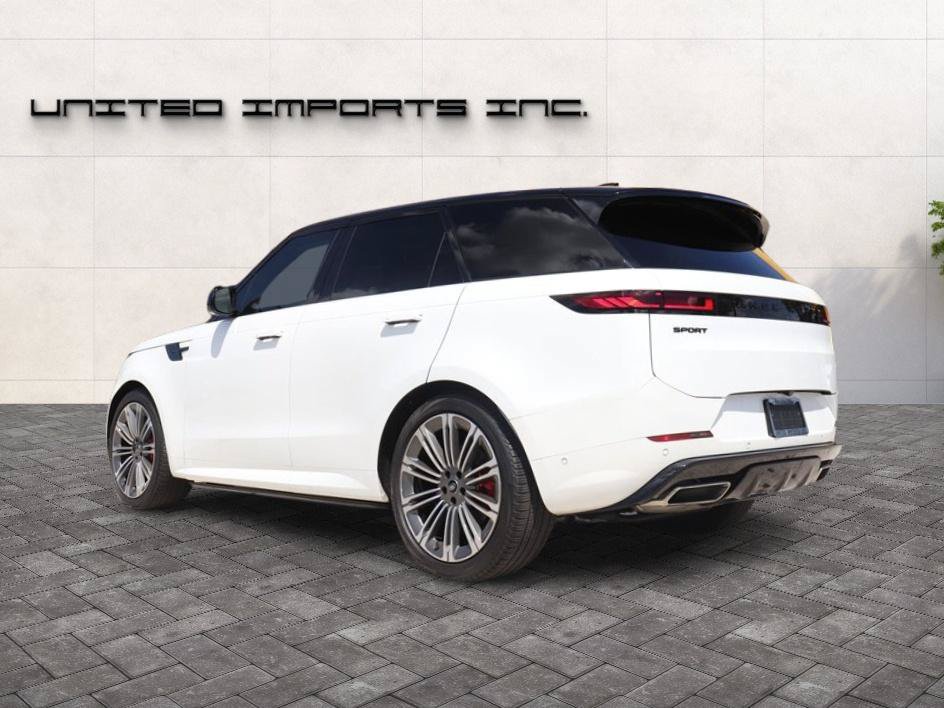 Used 2024 Land Rover Range Rover Sport Dynamic SE AWD/4WD image 5