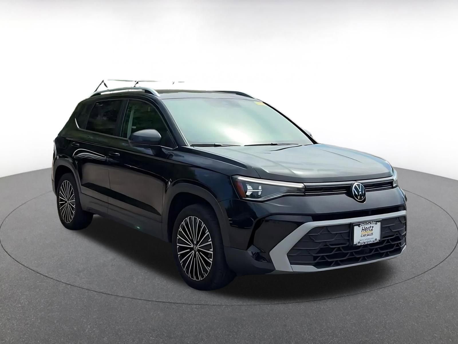 Used 2025 Volkswagen Taos SE FWD image 3