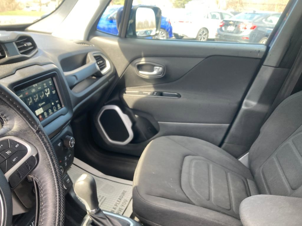 Used 2018 Jeep Renegade Latitude w/ Cold Weather Group image 16