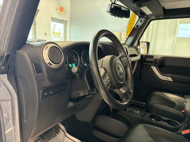 Used 2017 Jeep Wrangler Unlimited Rubicon w/ Connectivity Group image 15