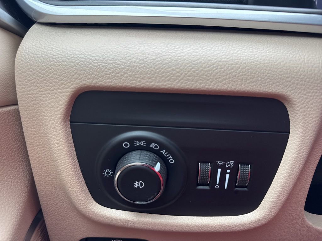 New 2026 Jeep Grand Cherokee Limited AWD/4WD image 12