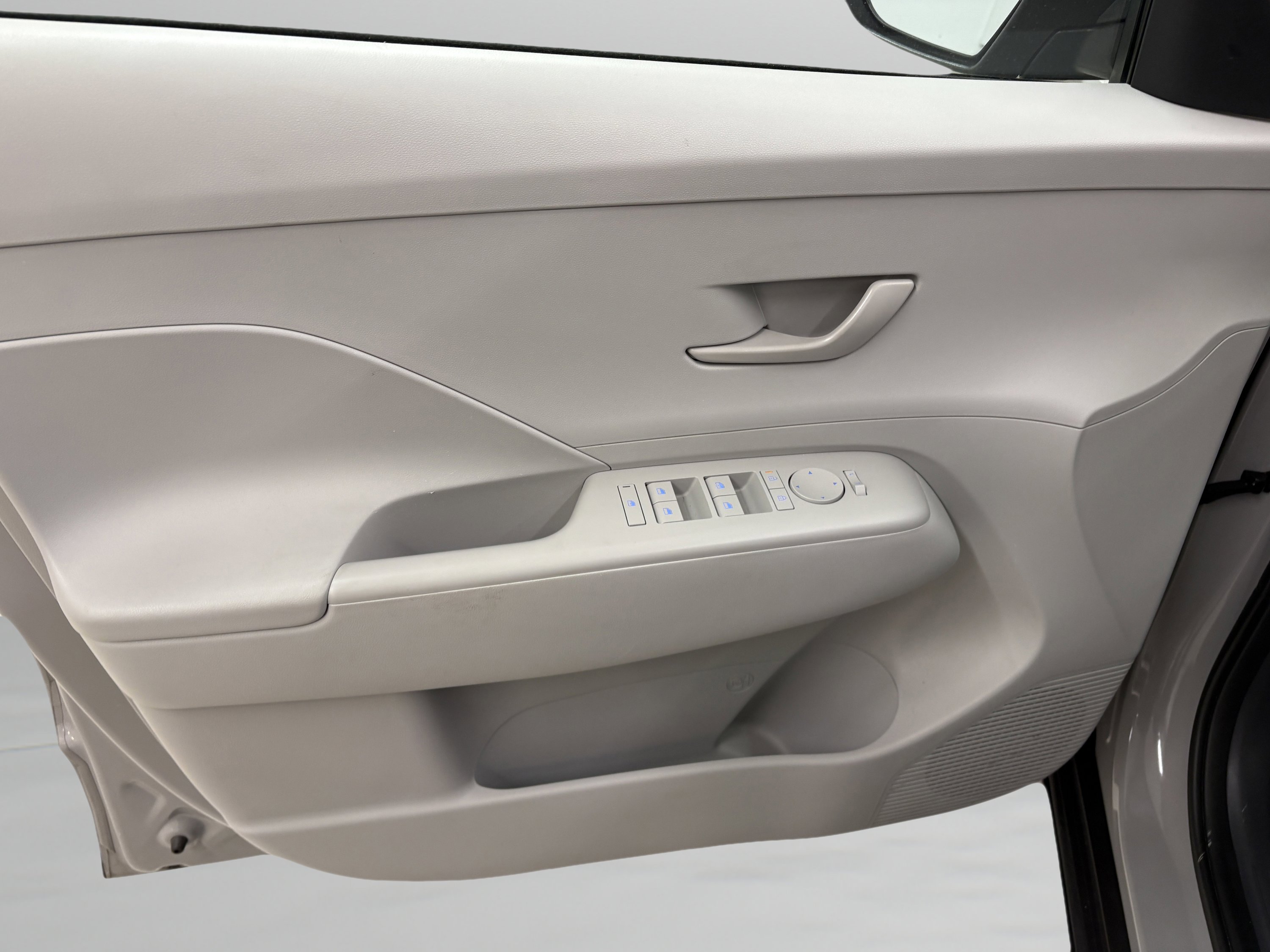 Used 2025 Hyundai Kona SEL image 25