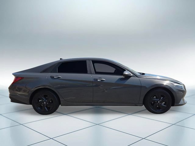 Used 2023 Hyundai Elantra Blue FWD image 3