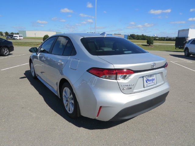 Used 2026 Toyota Corolla LE w/ LE Premium Package FWD image 5