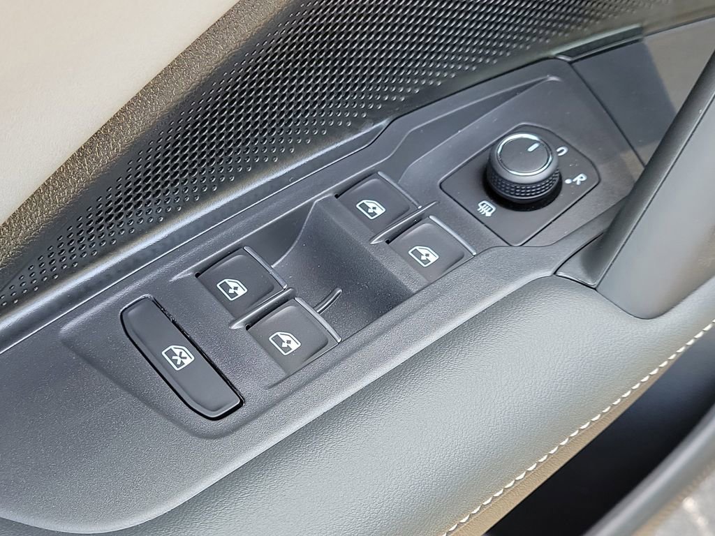 New 2026 Volkswagen Tiguan SE R-Line image 15