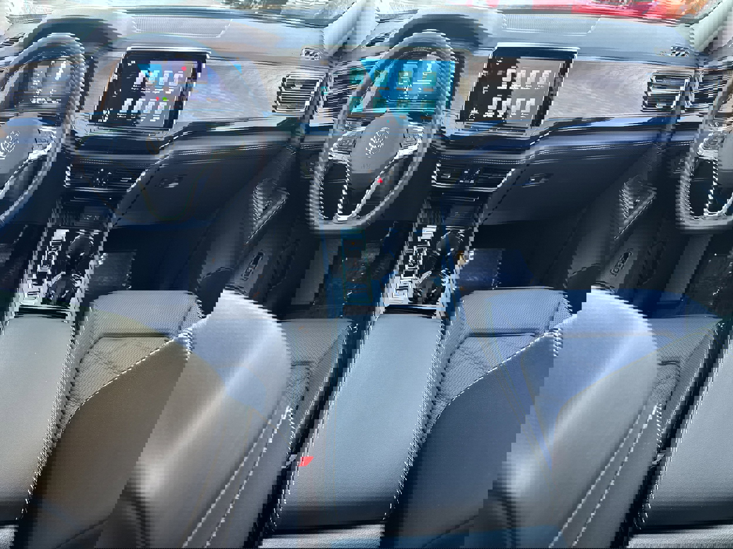 Used 2025 Volkswagen Atlas SE image 17