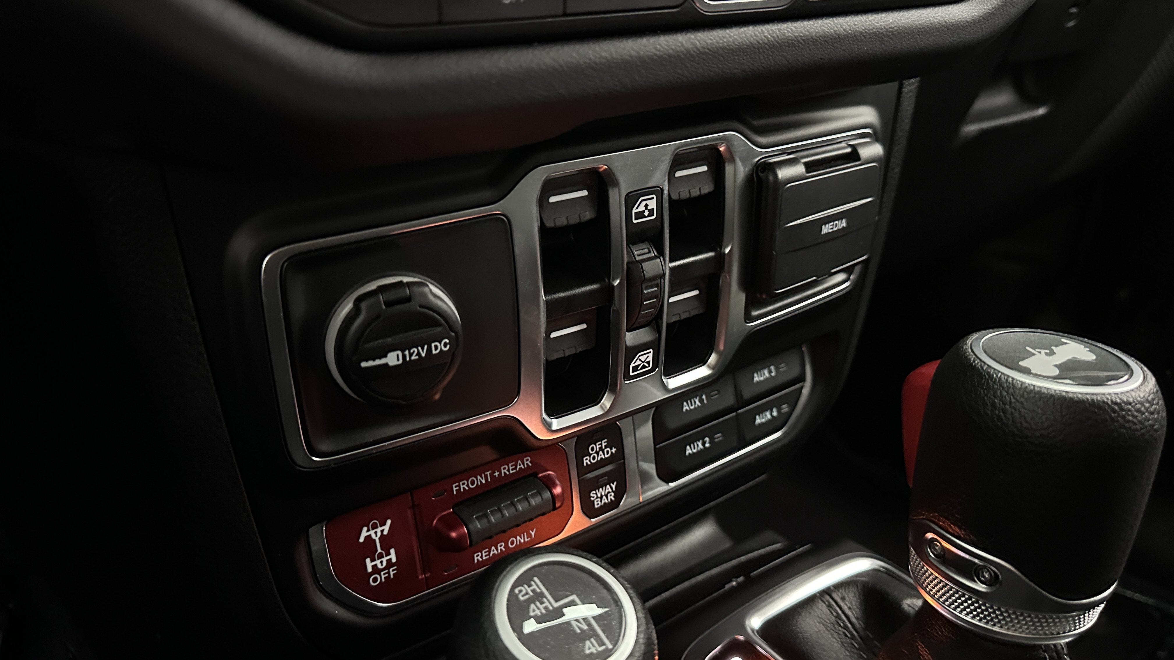 Used 2025 Jeep Wrangler Unlimited Rubicon AWD/4WD image 18