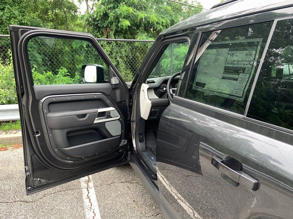 New 2024 Land Rover Defender 130 S image 10