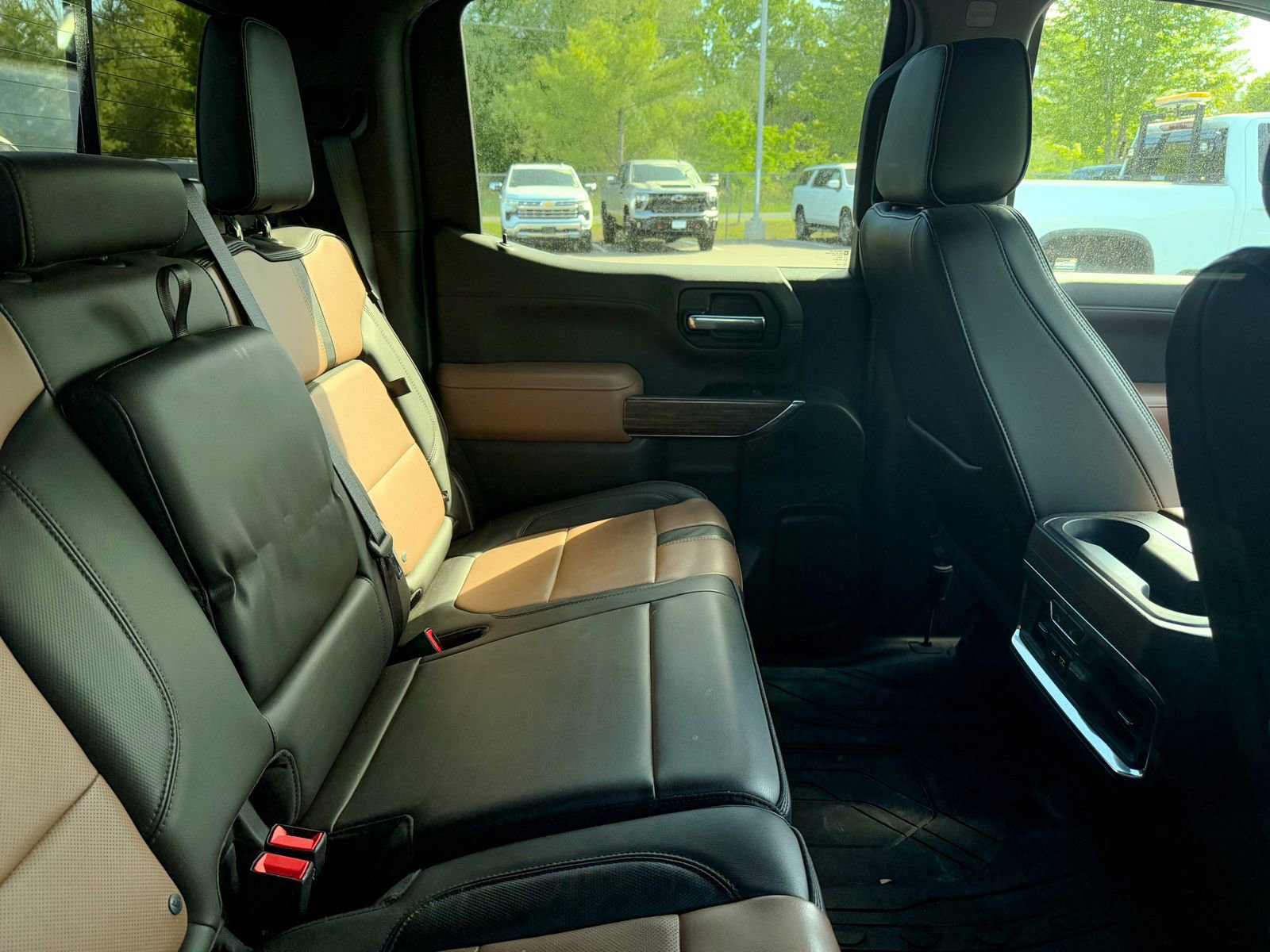 Used 2019 Chevrolet Silverado 1500 High Country w/ Technology Package AWD/4WD image 6