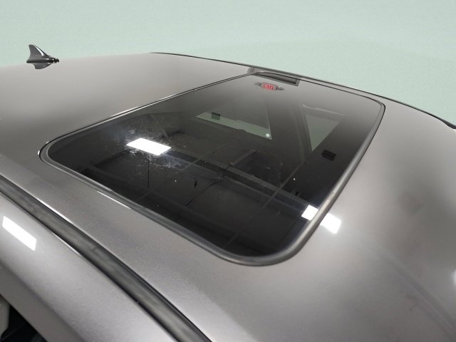 Used 2016 Toyota Camry XLE w/ Advanced Technology Package image 16