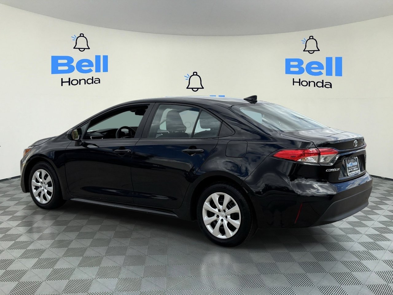 Used 2024 Toyota Corolla LE FWD image 3