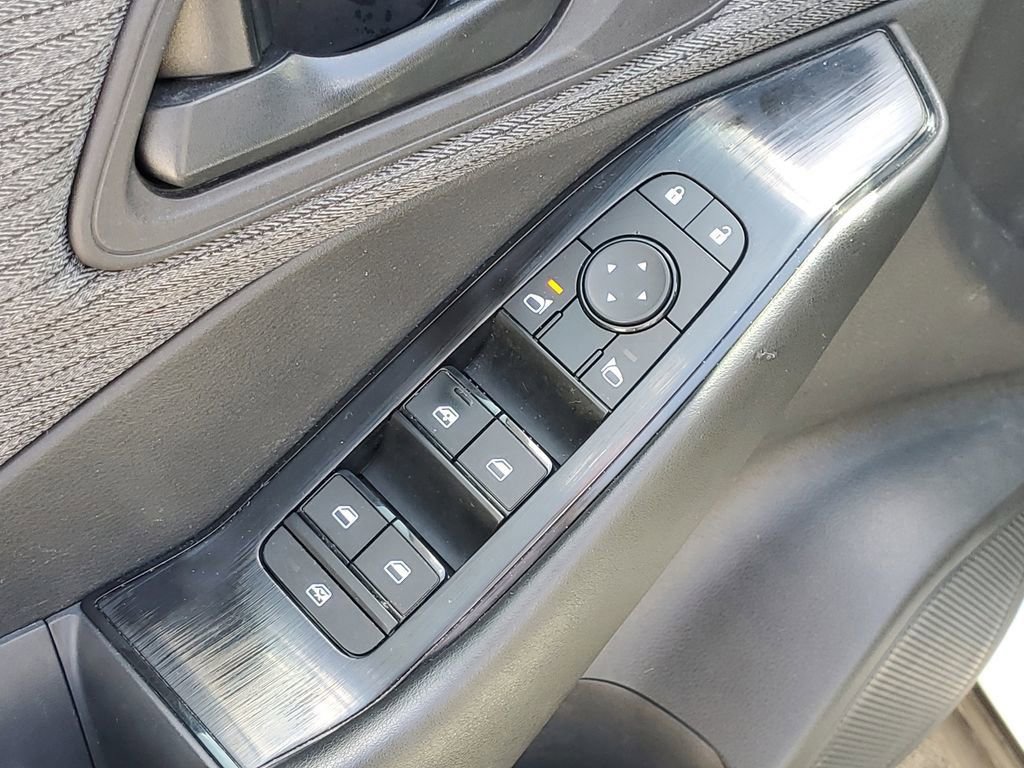 Used 2023 Nissan Rogue S FWD image 17