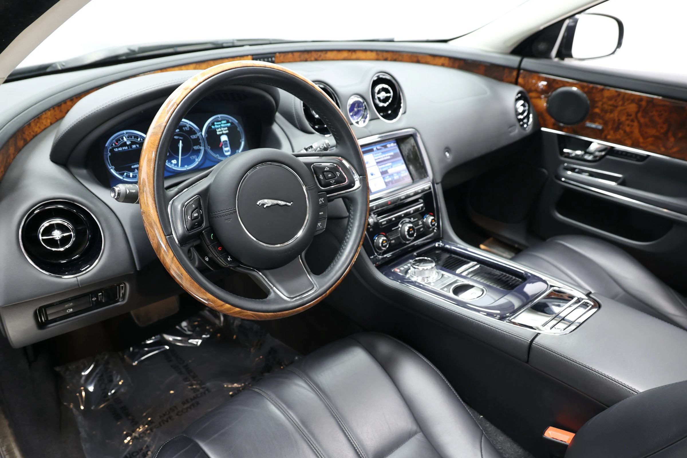 Used 2013 Jaguar XJ AWD image 2