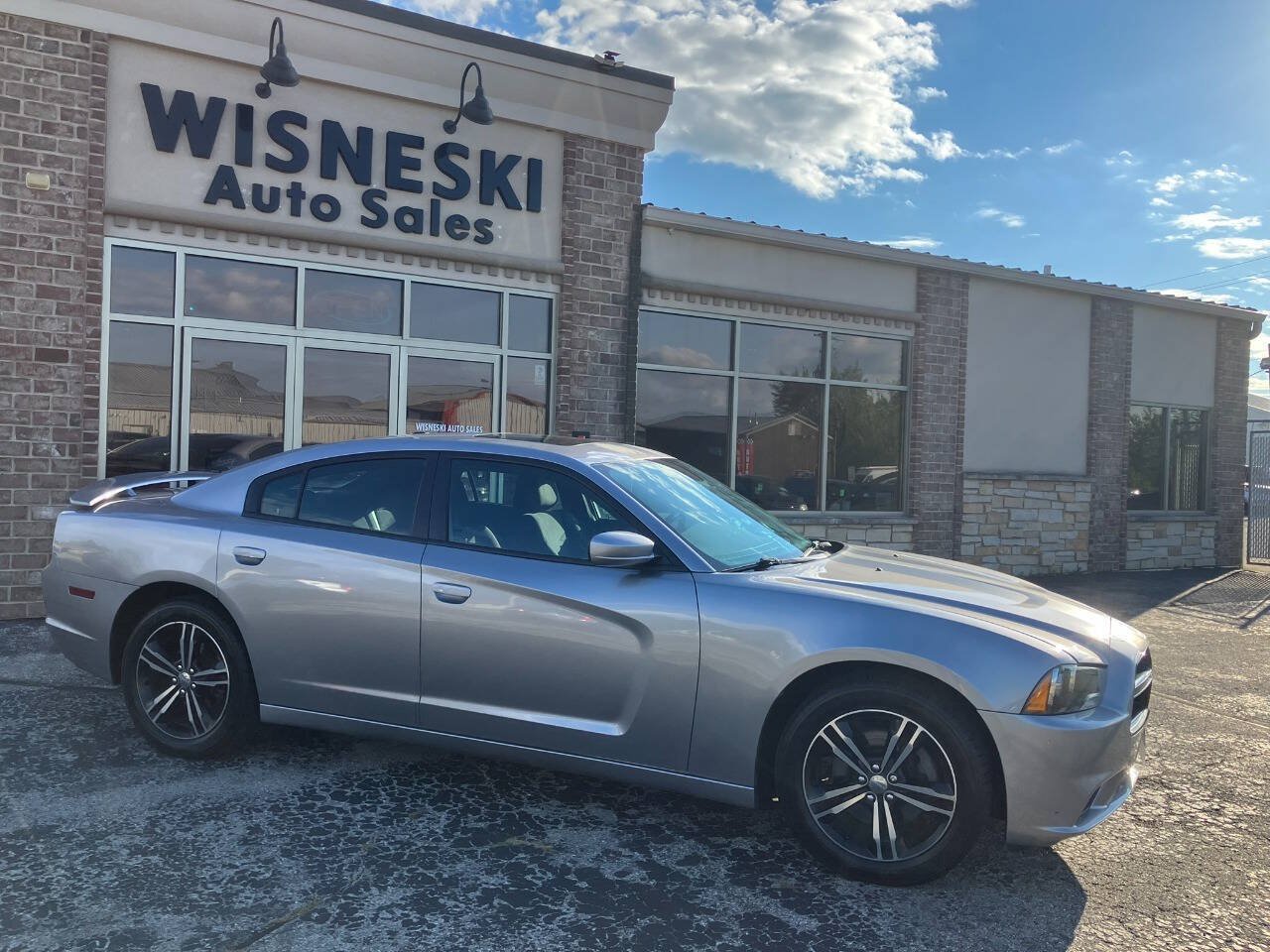 Used 2014 Dodge Charger SXT w/ Driver Confidence Group (AJG) AWD/4WD image 2