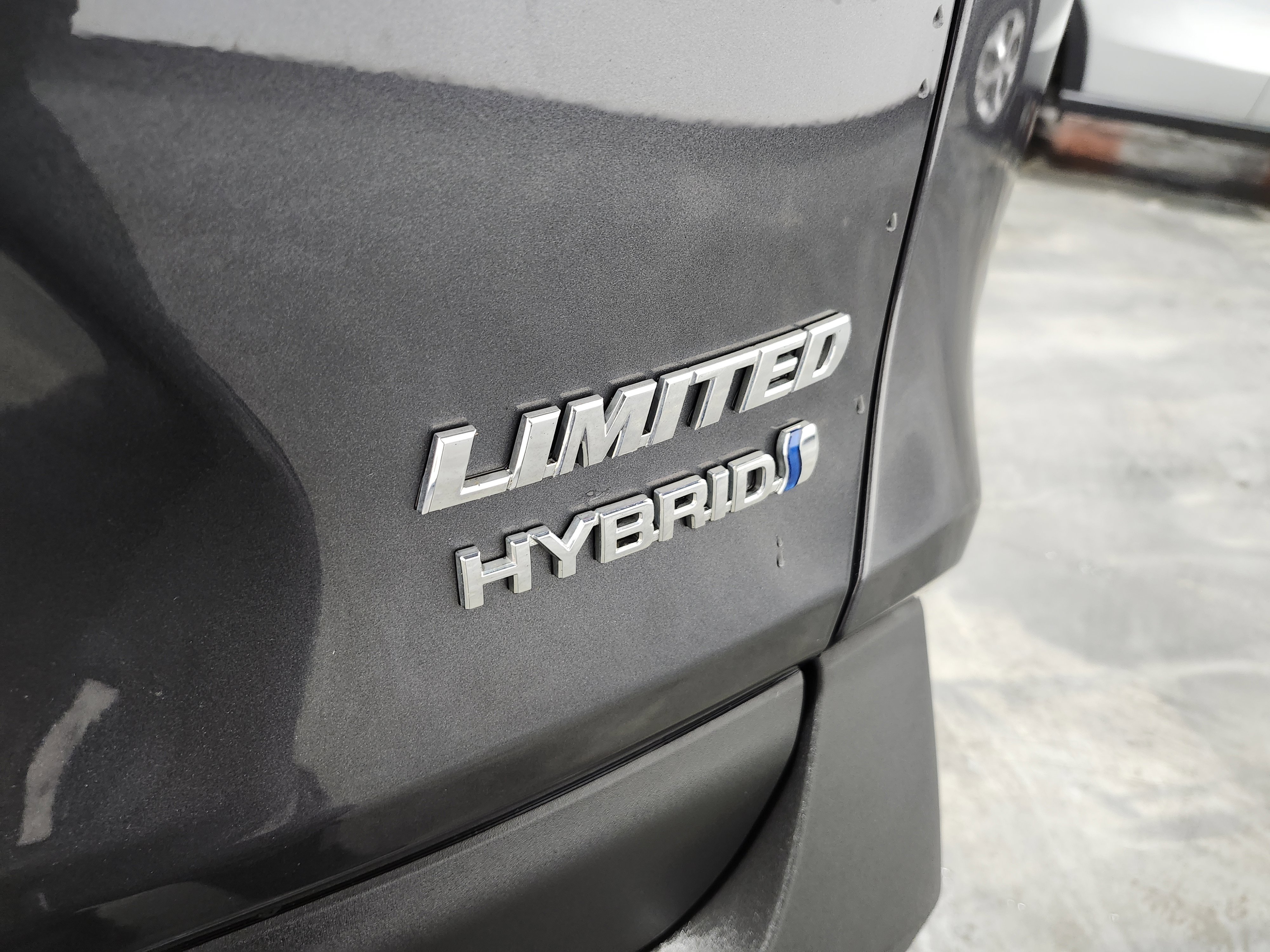 Used 2023 Toyota RAV4 Limited image 23