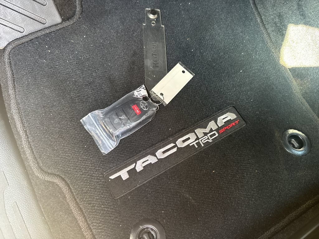 Used 2025 Toyota Tacoma TRD Sport AWD/4WD image 35