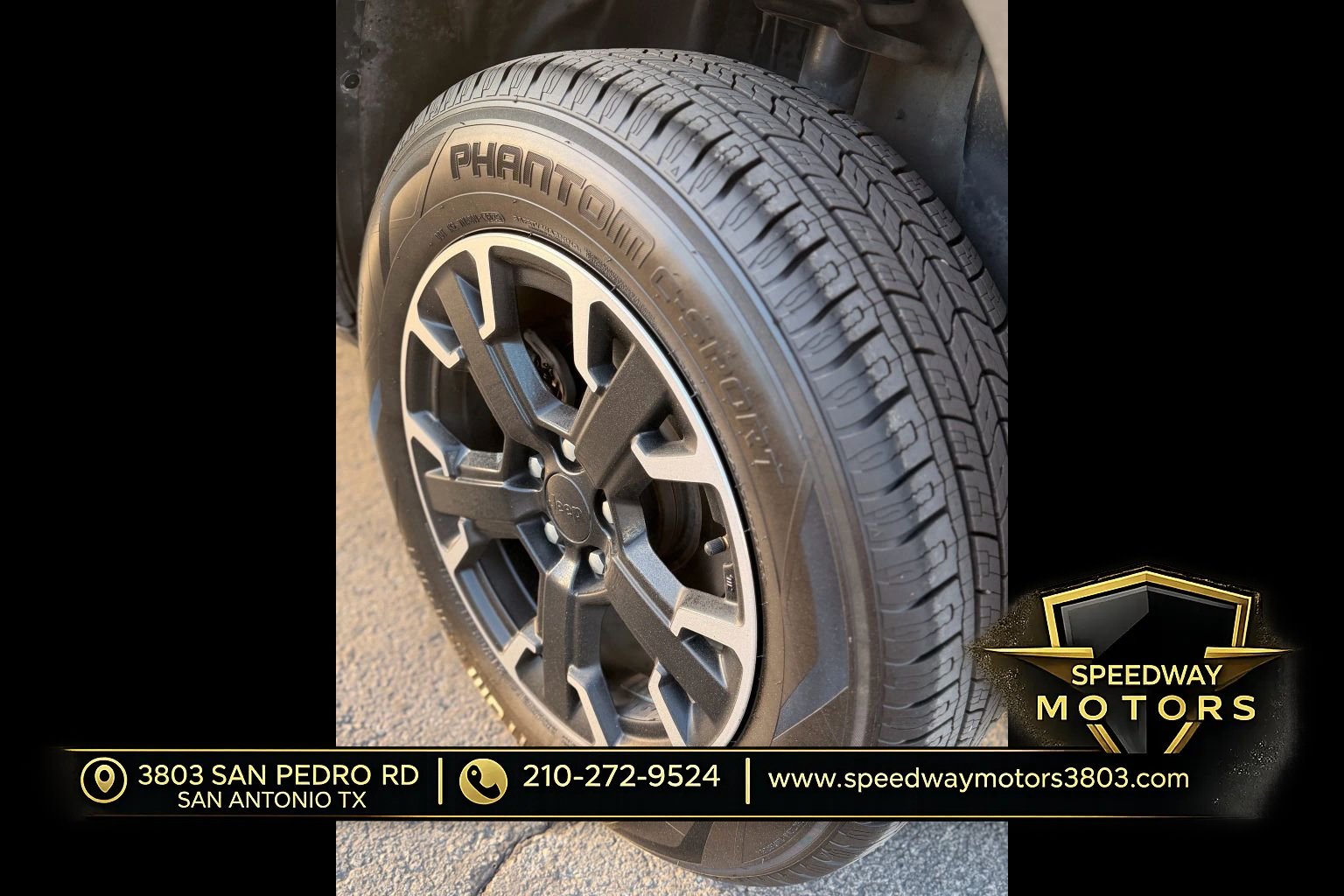 Used 2023 Jeep Renegade Latitude AWD/4WD image 12