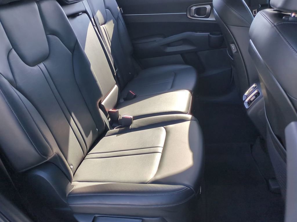 Certified 2025 Kia Sorento S image 26