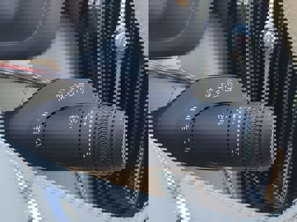 Certified 2025 Volvo XC60 T8 Core w/ Protection Package Premier image 24