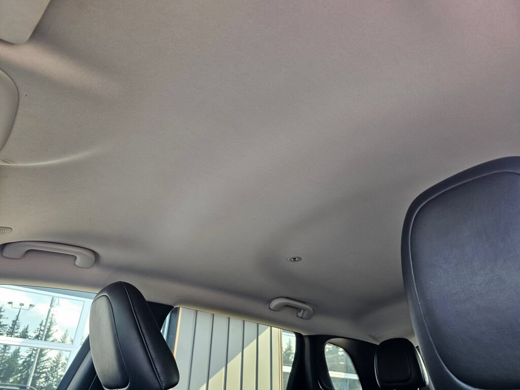 Used 2020 Jeep Cherokee Trailhawk AWD/4WD image 23