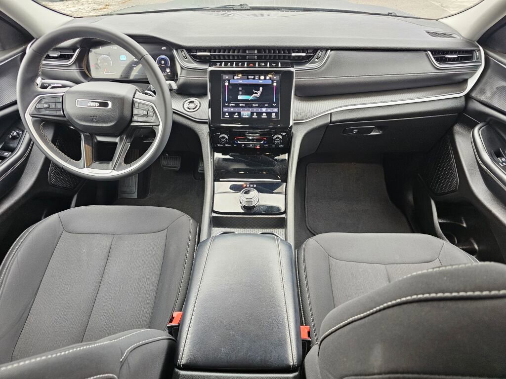 Used 2023 Jeep Grand Cherokee L Laredo image 14