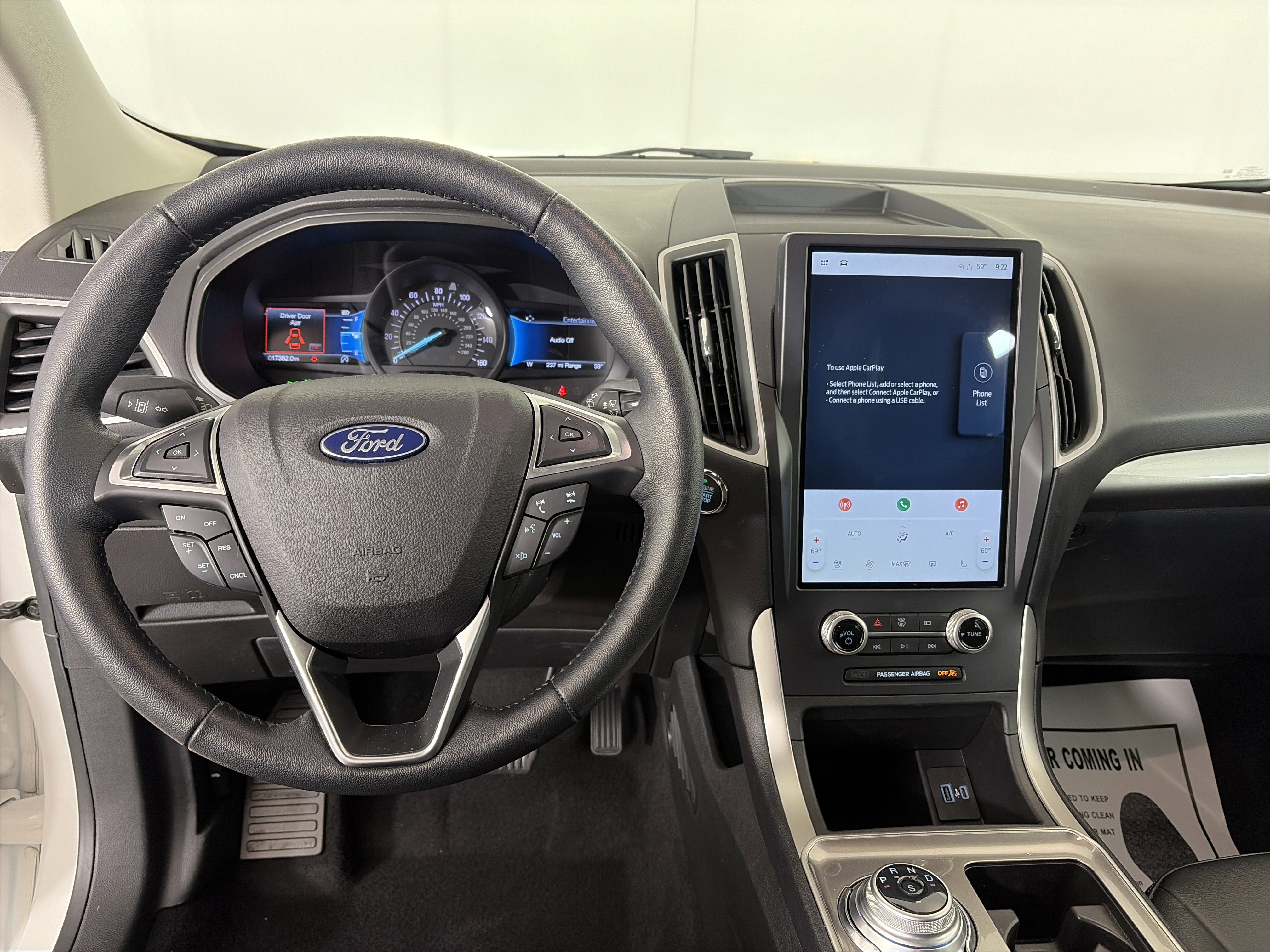 Used 2023 Ford Edge SEL image 11