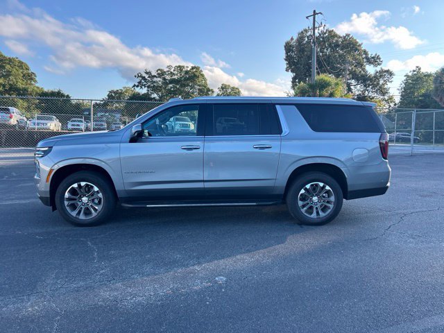 Used 2026 Chevrolet Suburban LS RWD image 2