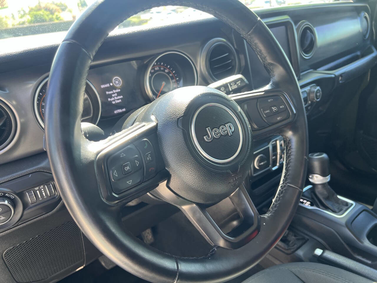 Used 2021 Jeep Gladiator Sport image 39