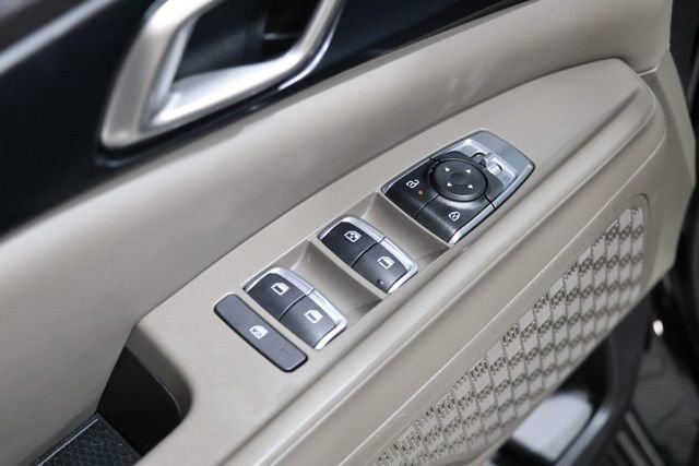 Used 2025 Kia Carnival image 19