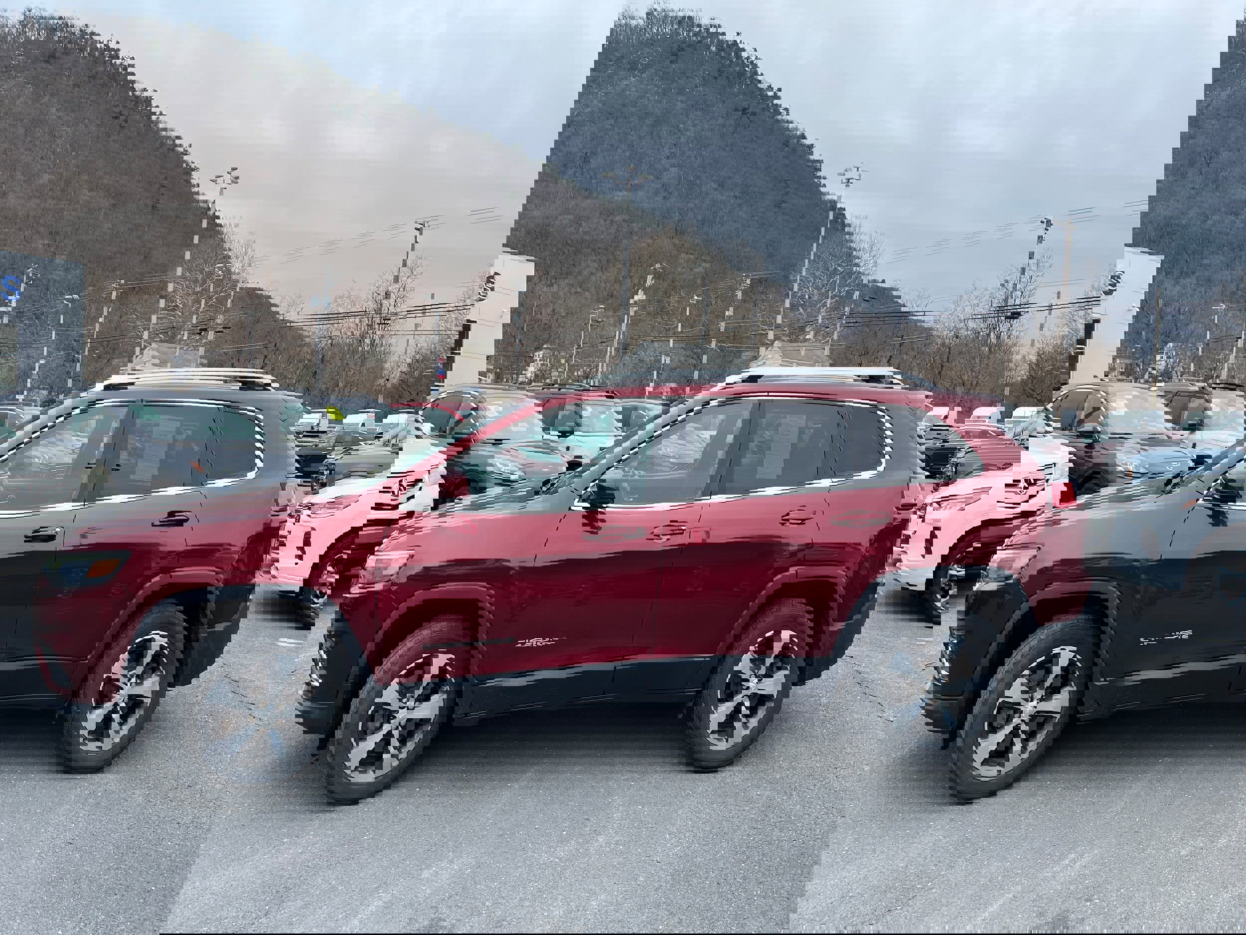 Used 2019 Jeep Cherokee Limited image 6