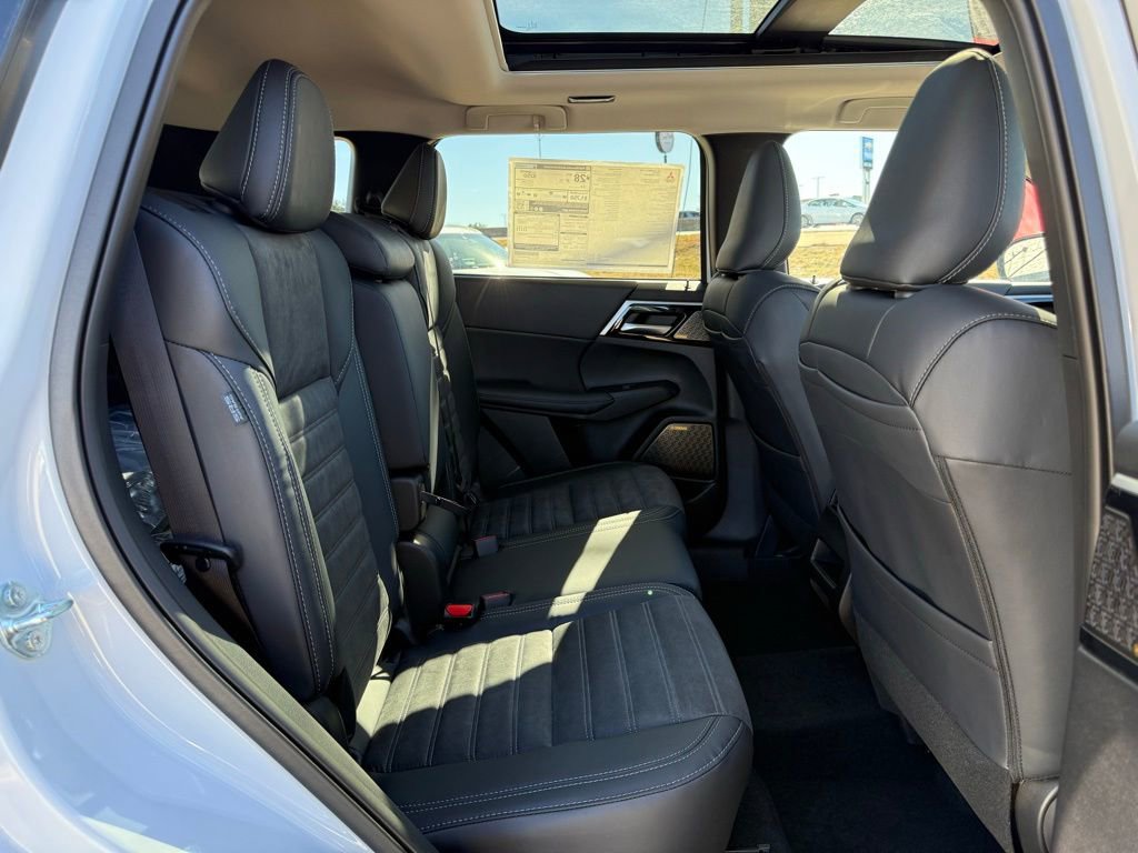 New 2026 Mitsubishi Outlander SE image 23