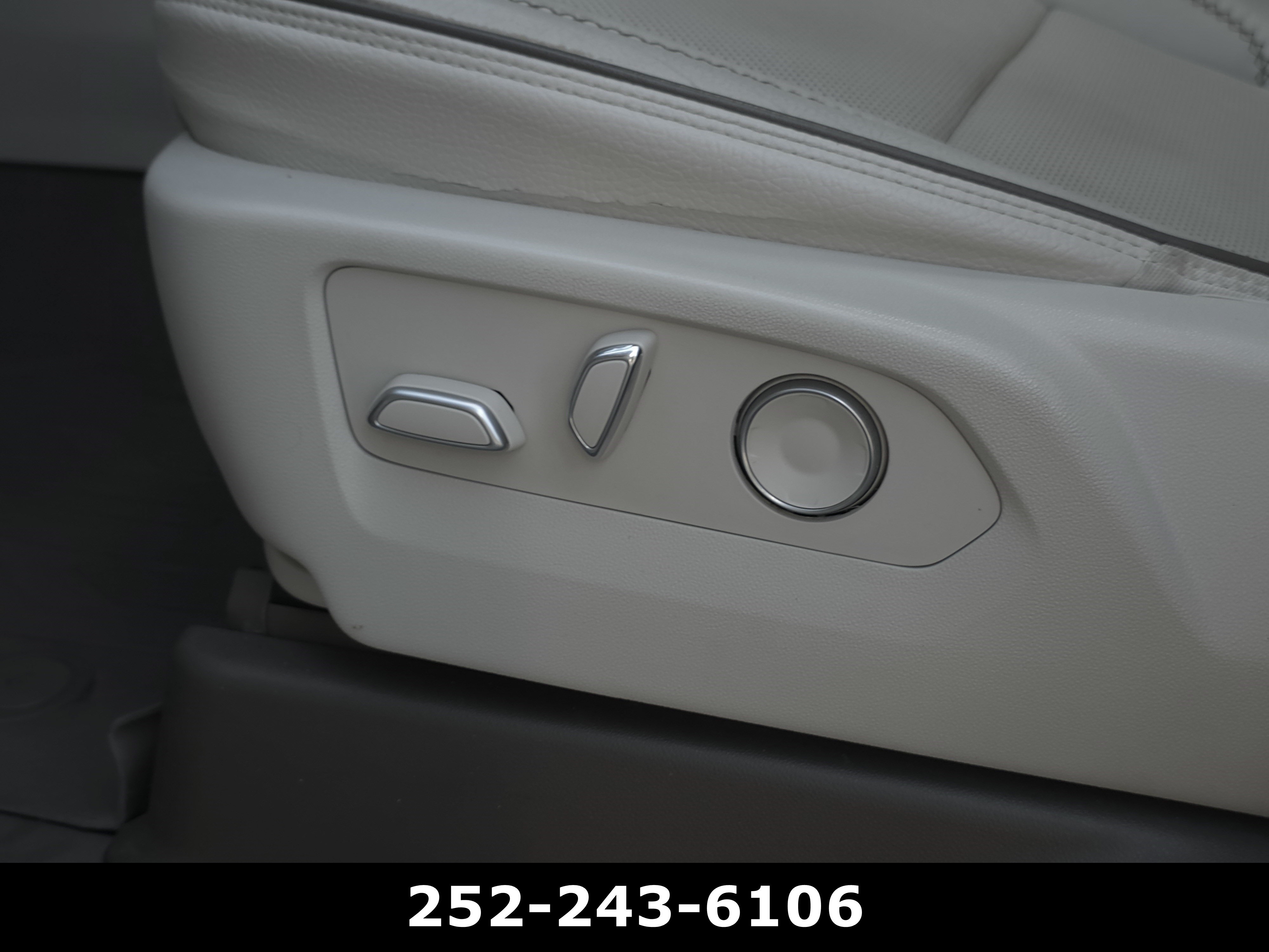 Used 2021 GMC Yukon Denali w/ Denali Premium Package AWD/4WD image 11
