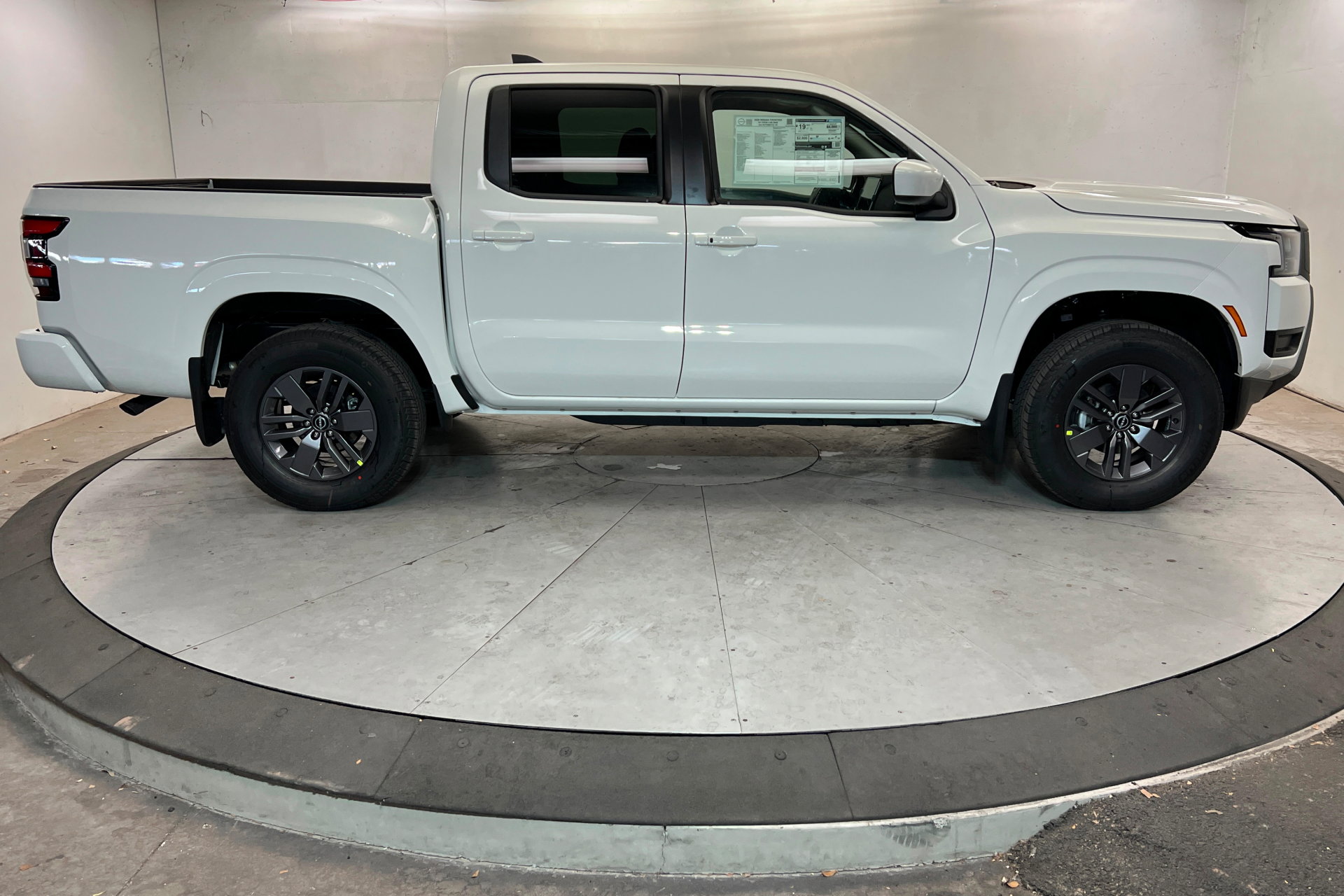 New 2026 Nissan Frontier SV w/ SV Convenience Package image 6