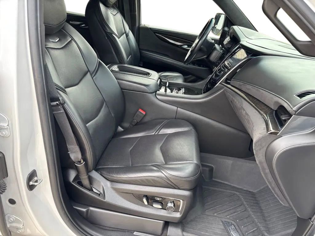 Used 2020 Cadillac Escalade Platinum image 26