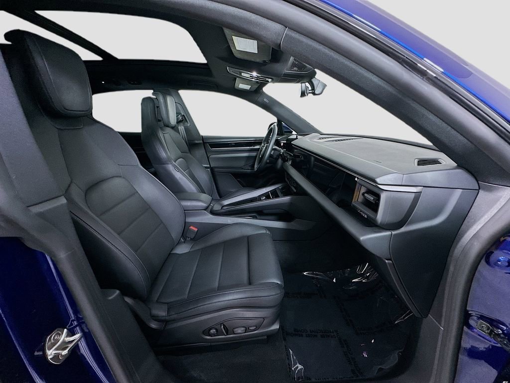 Certified 2025 Porsche Macan Electric image 31