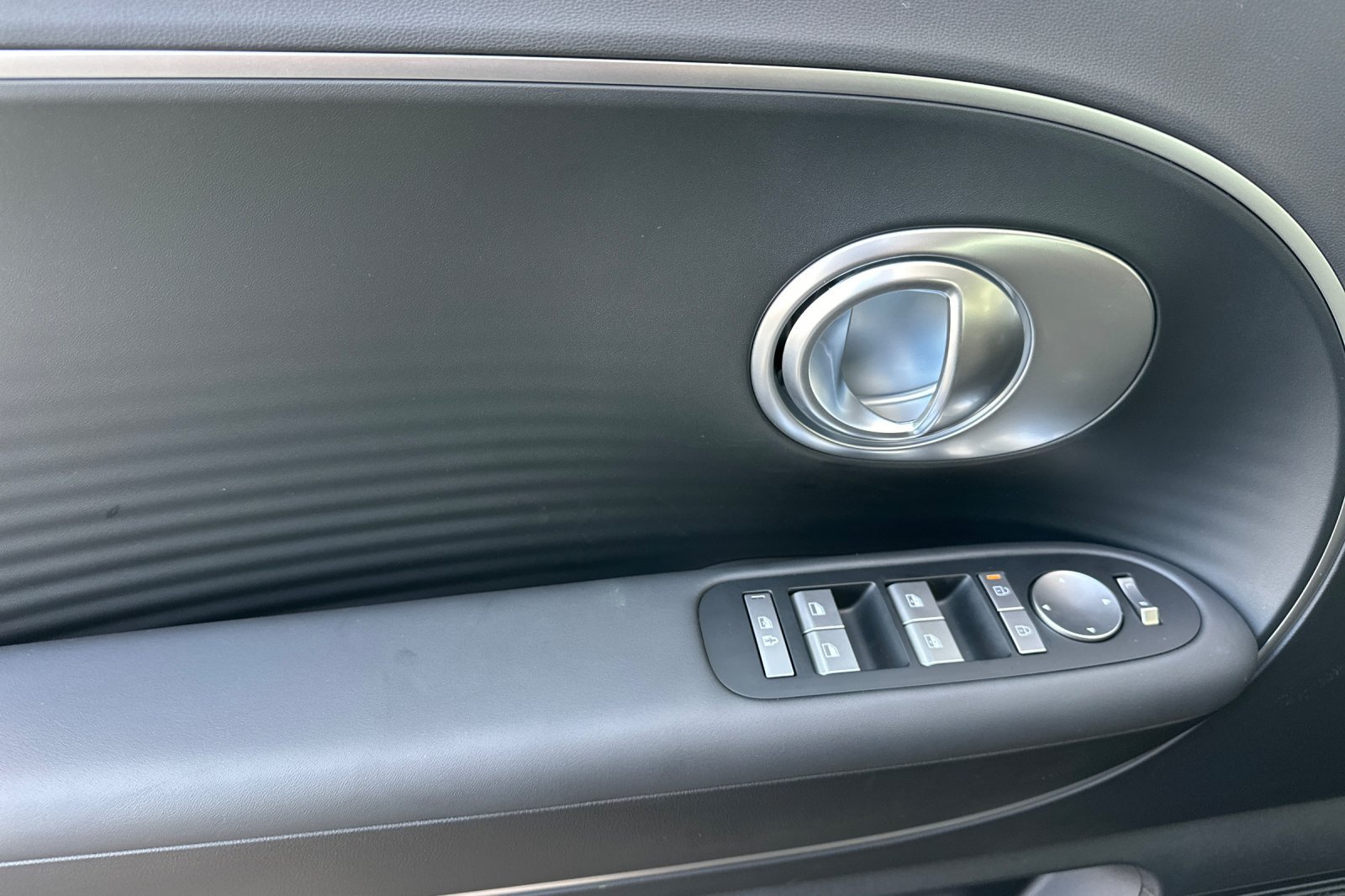 New 2026 Hyundai Ioniq 9 SE AWD/4WD image 12