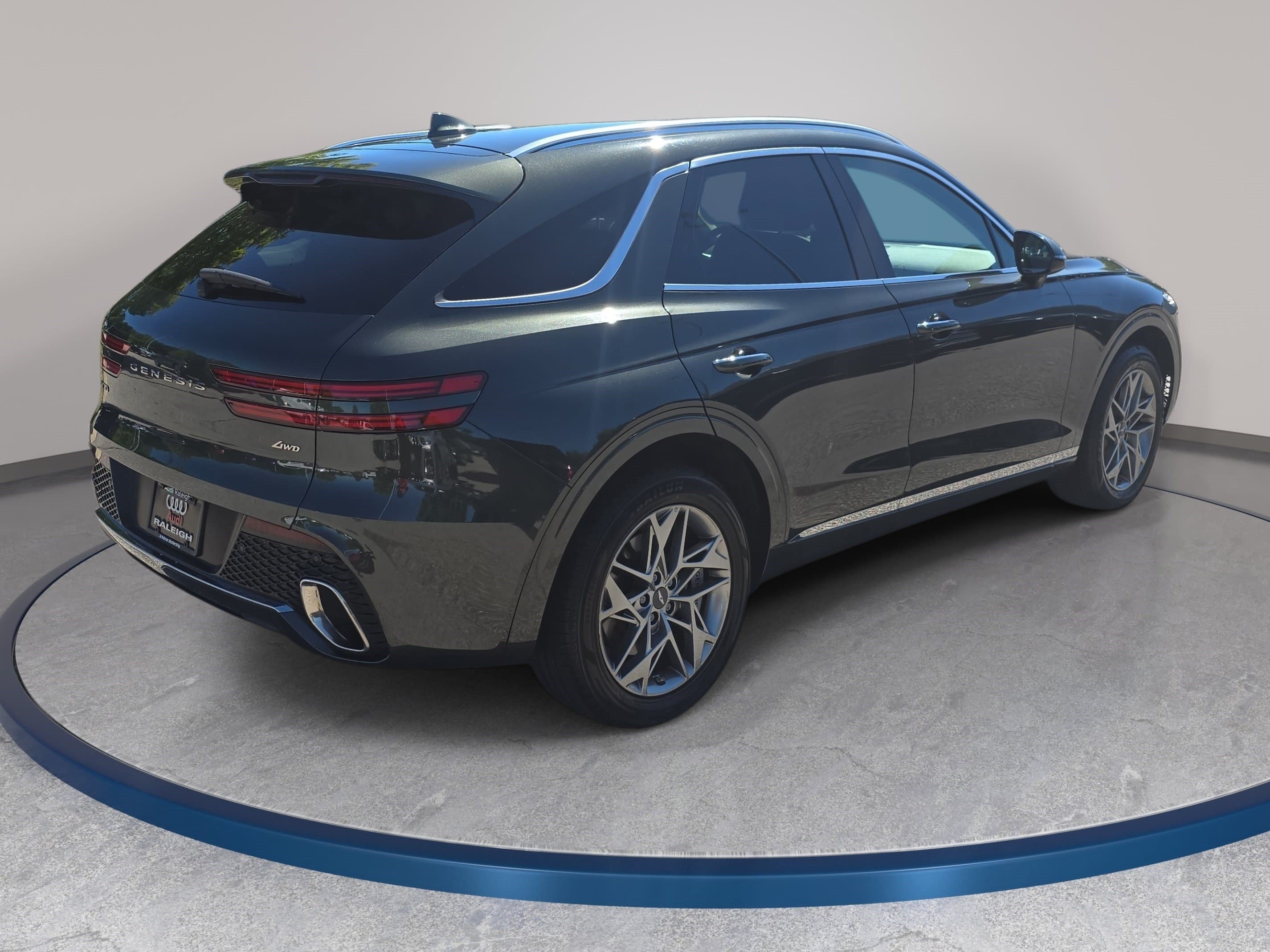 Used 2025 Genesis GV70 2.5T AWD/4WD image 5