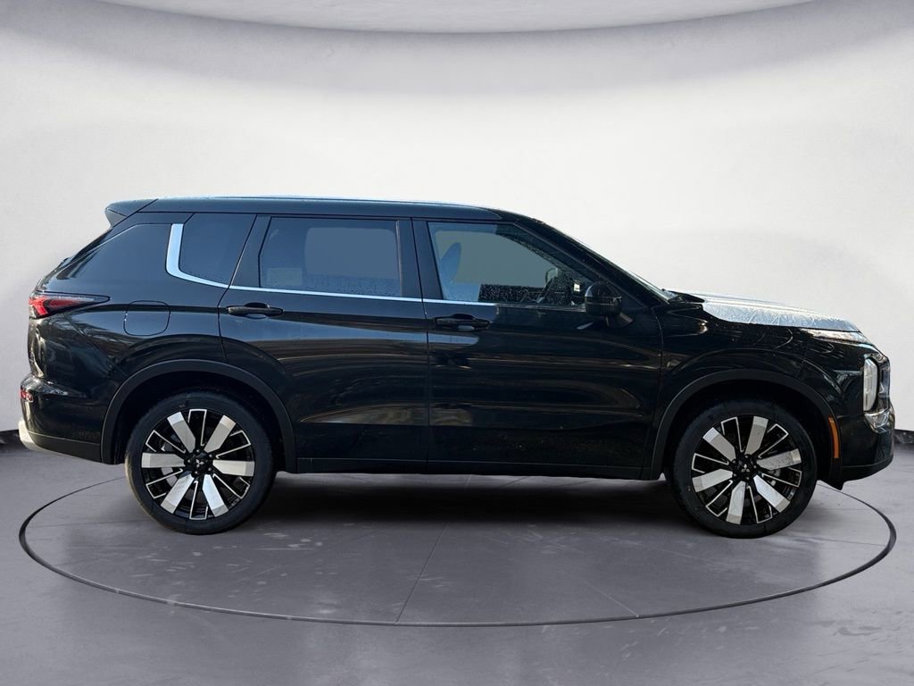 New 2026 Mitsubishi Outlander SE image 6