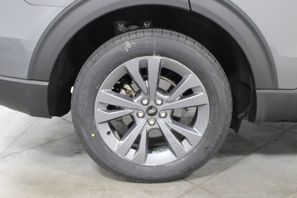 Used 2023 Ford Explorer XLT w/ Equipment Group 202A AWD/4WD image 63