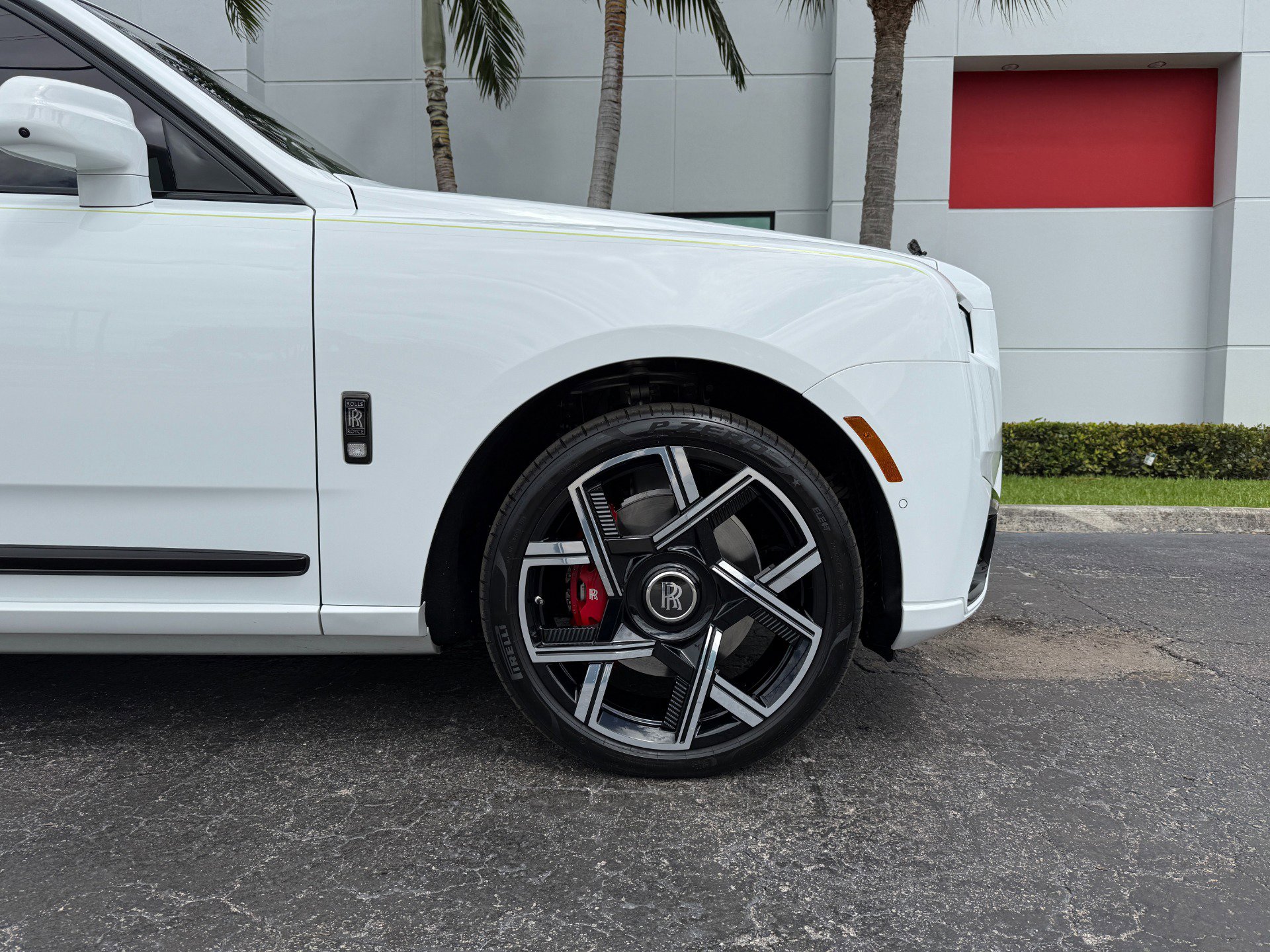 Used 2025 Rolls-Royce Cullinan Black Badge image 3