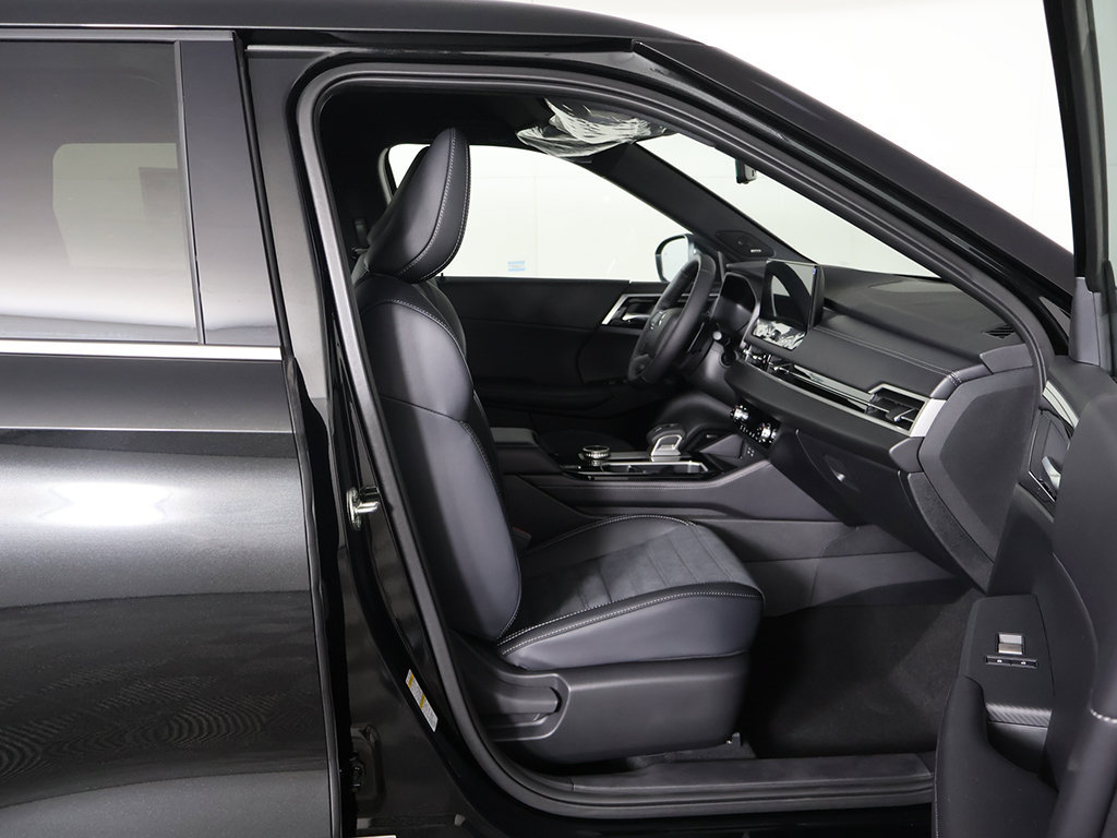 New 2026 Mitsubishi Outlander LE FWD image 29