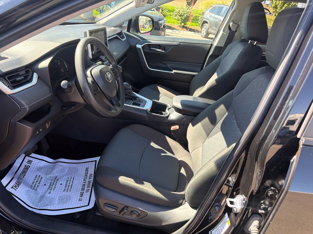 Used 2025 Toyota RAV4 XLE AWD/4WD image 24