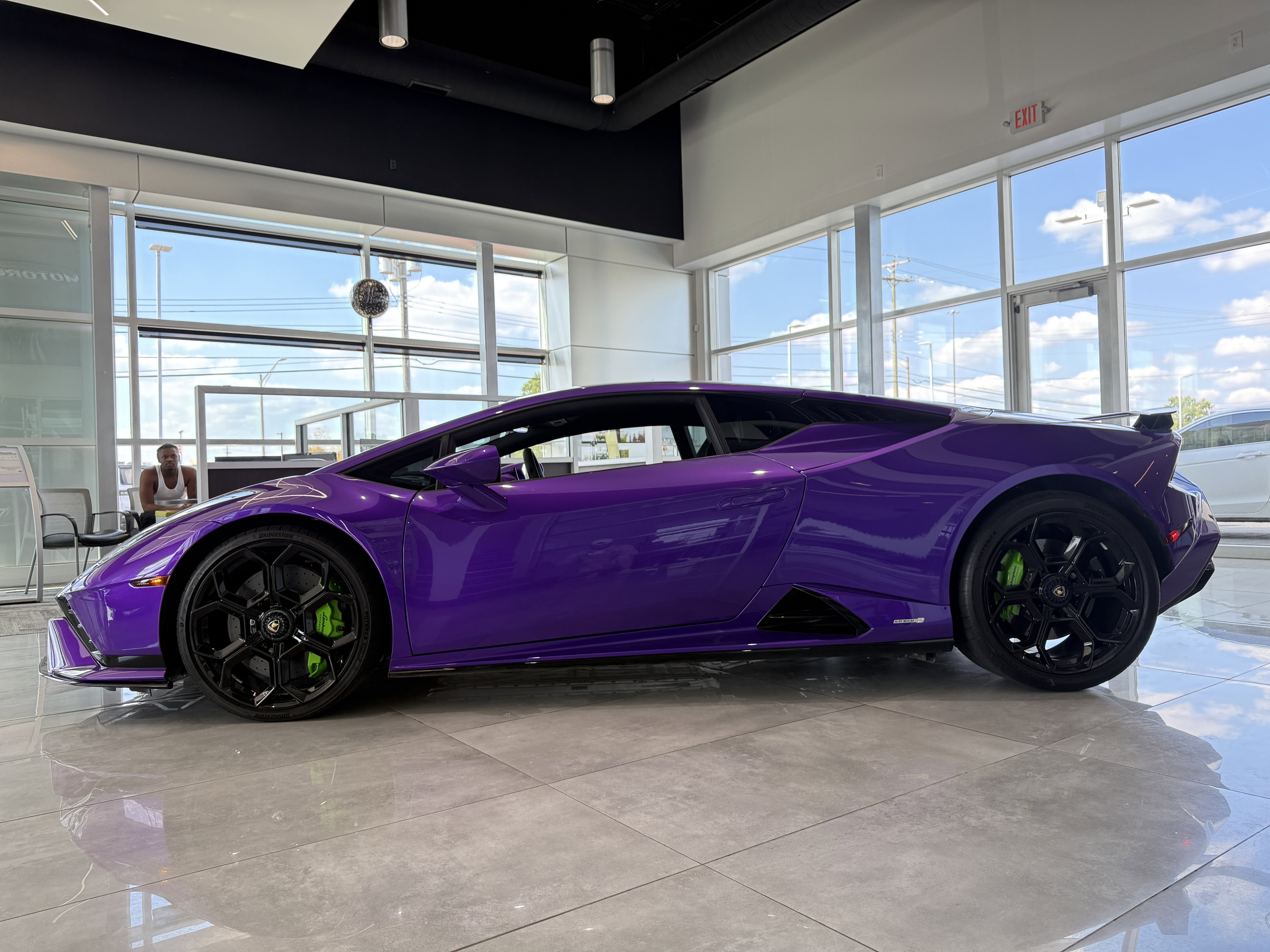 Used 2023 Lamborghini Huracan Tecnica image 3