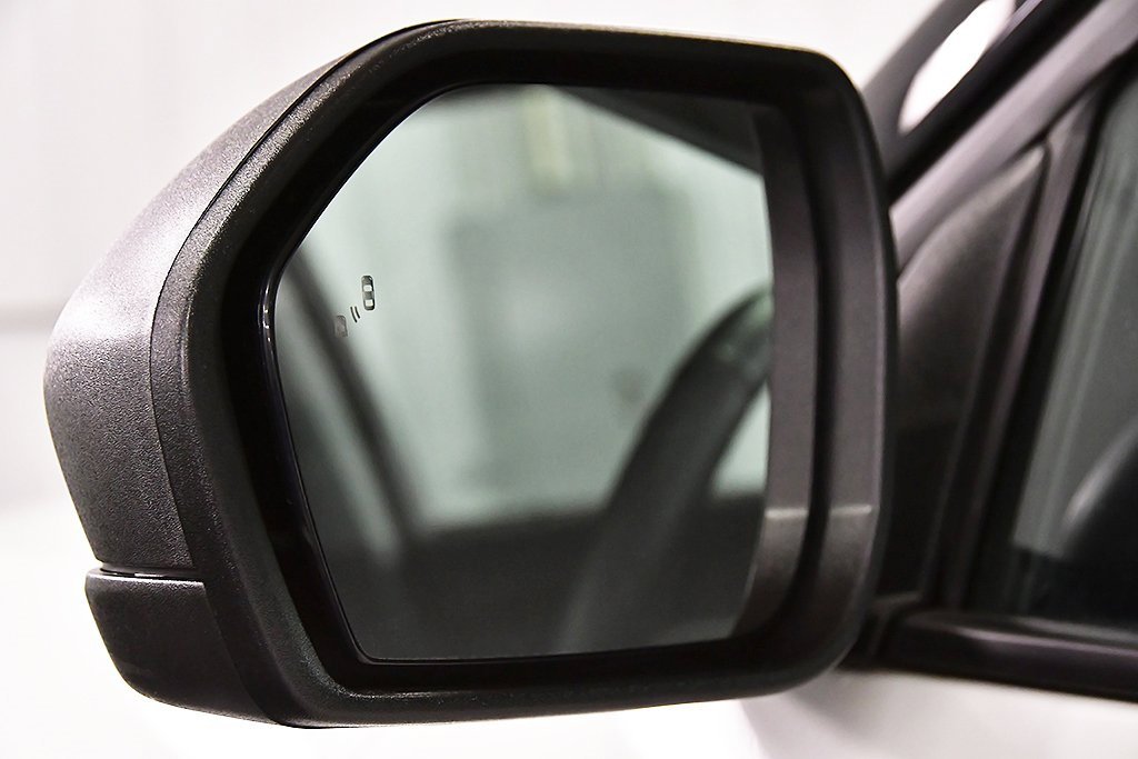 Used 2023 Ford Explorer XLT w/ Equipment Group 202A image 14