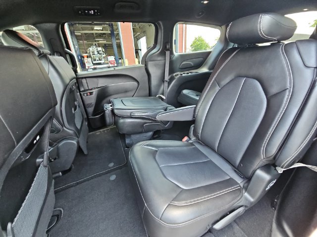 Used 2025 Chrysler Pacifica Select FWD image 27