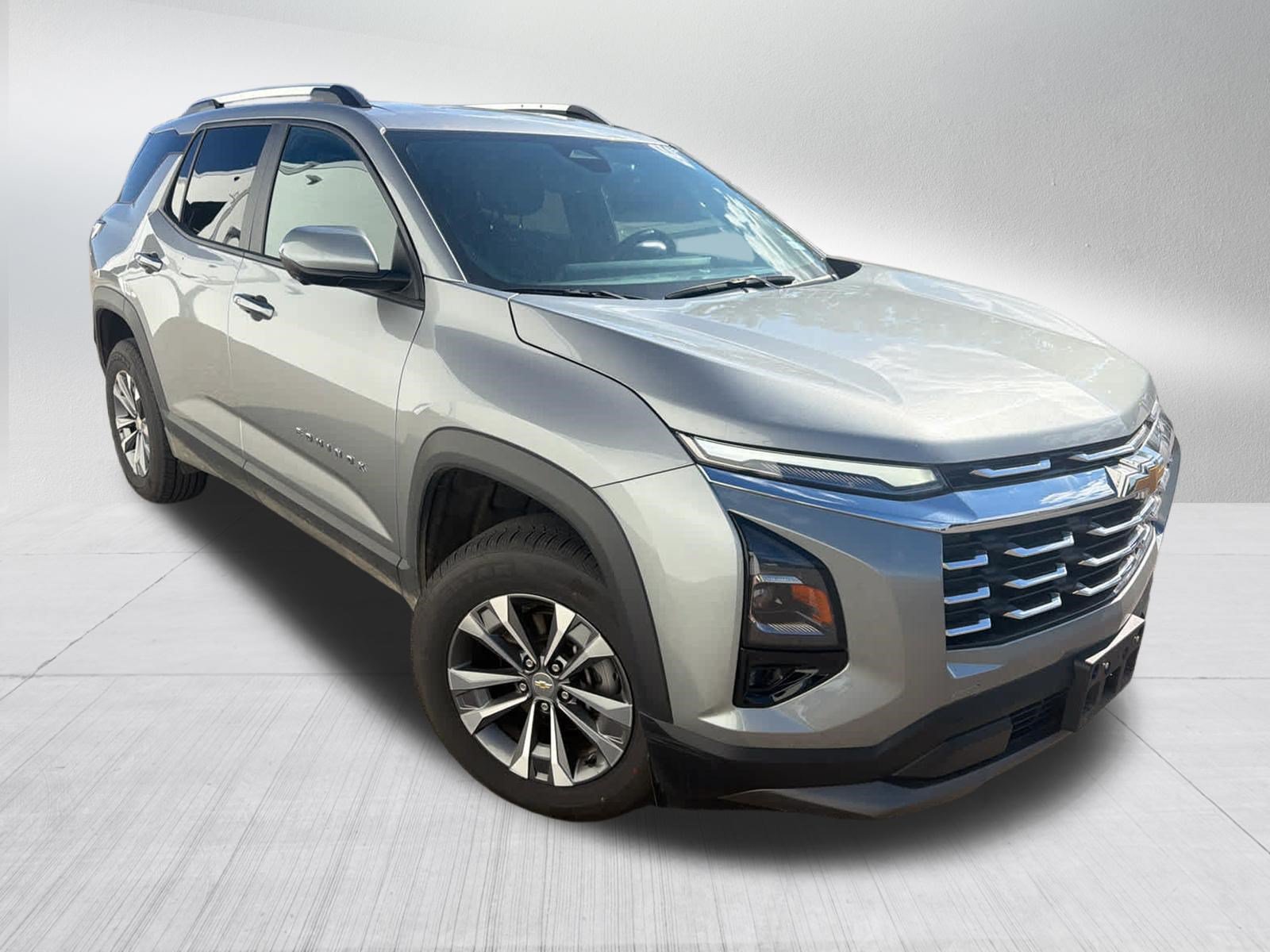 Used 2025 Chevrolet Equinox LT w/ Convenience Package II FWD image 4