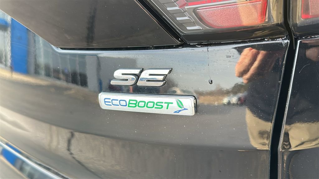 Used 2018 Ford Escape SE w/ SE Sport Appearance Package image 11