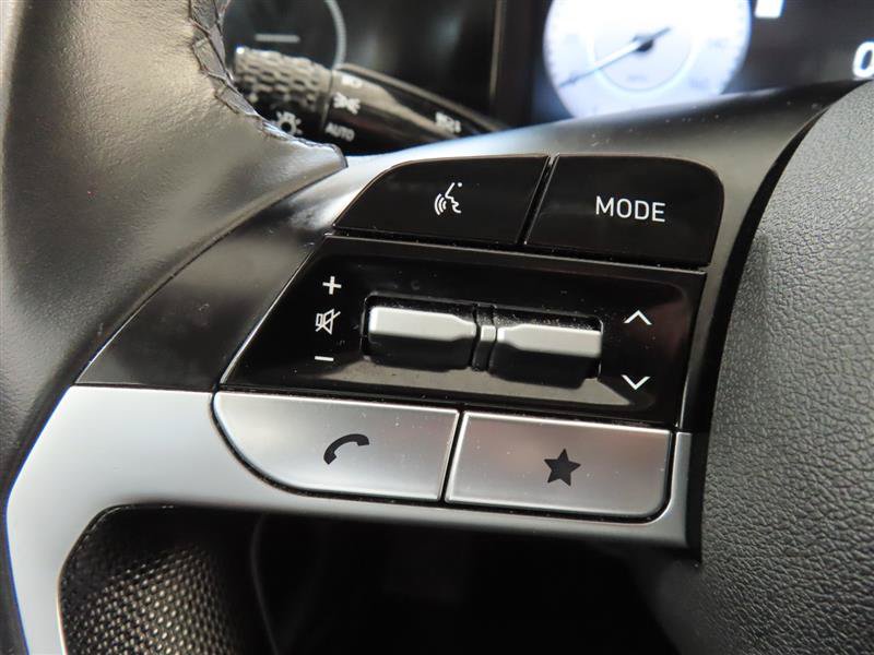 Used 2025 Hyundai Elantra SEL FWD image 21
